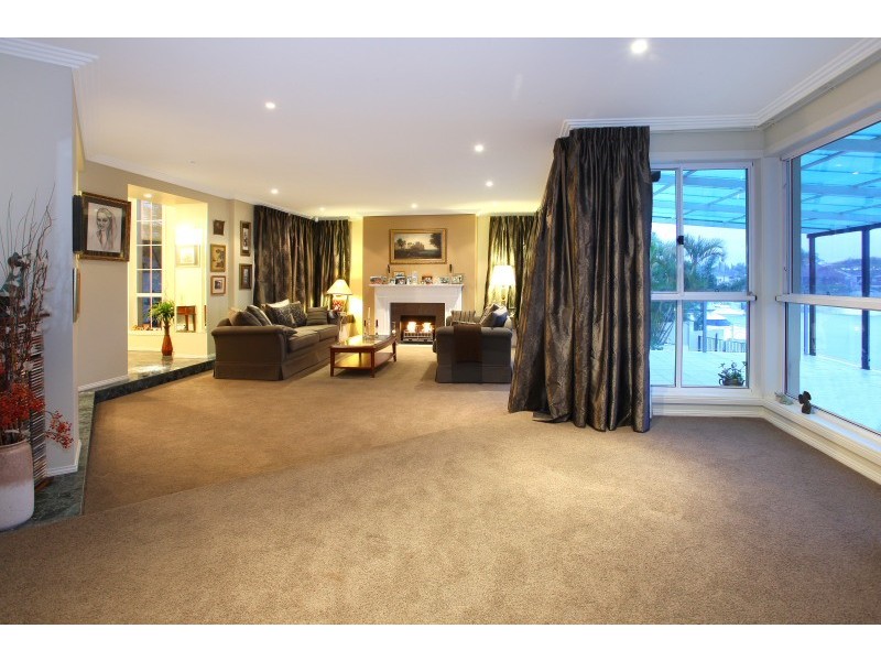 21 Cheval Court, Benowa Waters QLD 4217