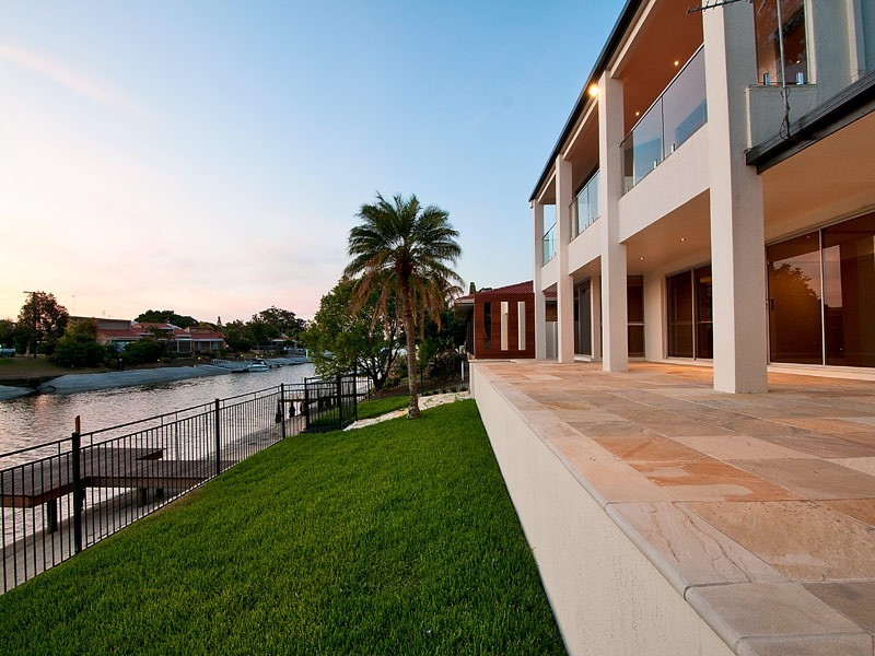 18 Gibraltar Drive, Isle Of Capri QLD 4217