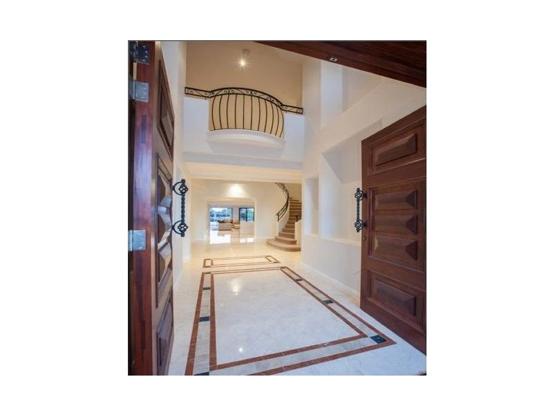 108 Amalfi Drive, Isle Of Capri QLD 4217