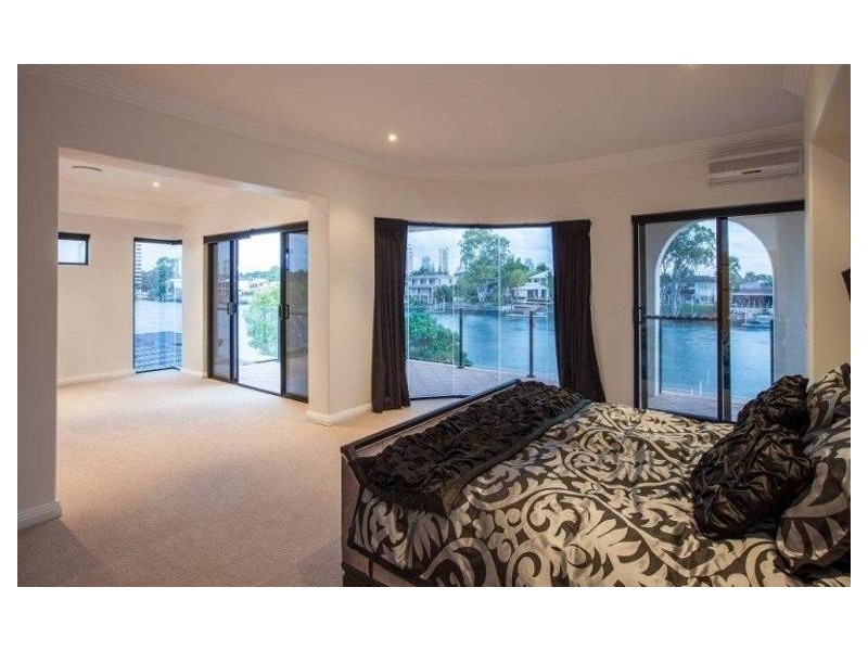 108 Amalfi Drive, Isle Of Capri QLD 4217