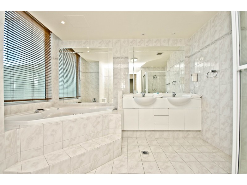 95 (17i) ‘Carmel By The Sea’, 177 Old Burleigh Road, Broadbeach QLD 4218
