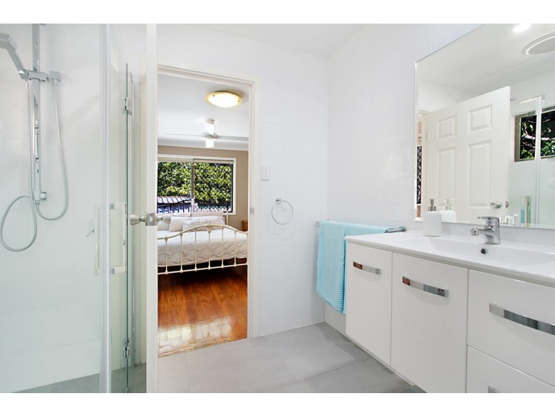 4 Parakeet Place, Burleigh Waters QLD 4220