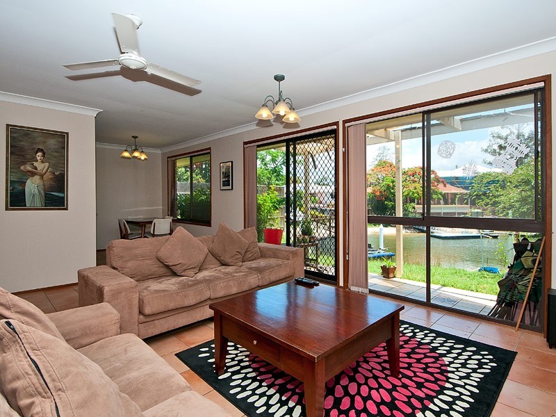 8 Nootka Court, Broadbeach Waters QLD 4218