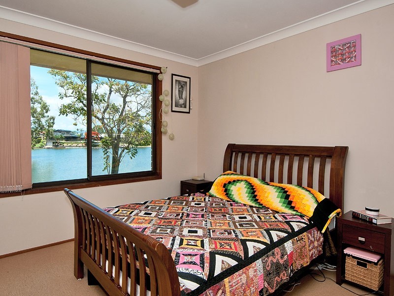 8 Nootka Court, Broadbeach Waters QLD 4218