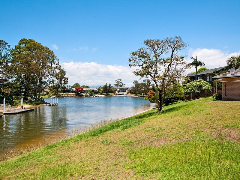 8 Nootka Court, Broadbeach Waters QLD 4218