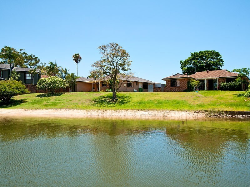 8 Nootka Court, Broadbeach Waters QLD 4218