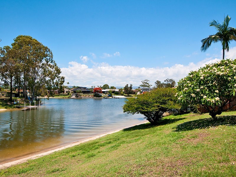 10 Nootka Court, Broadbeach Waters QLD 4218