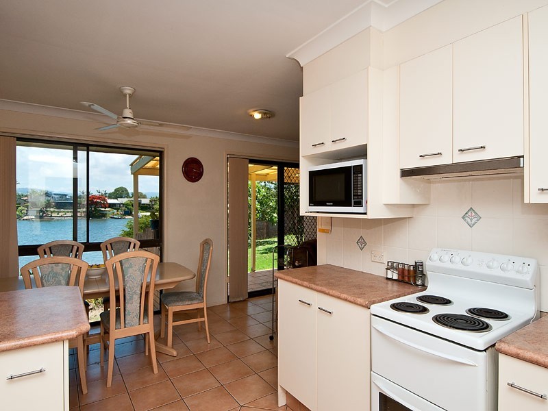 10 Nootka Court, Broadbeach Waters QLD 4218