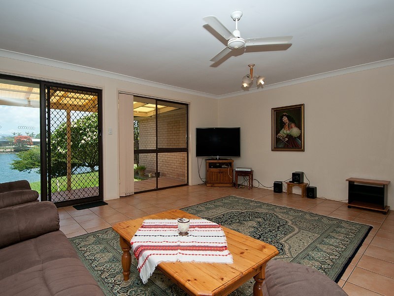 10 Nootka Court, Broadbeach Waters QLD 4218