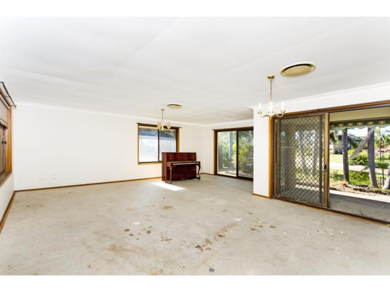 86 Hooker Boulevard, Mermaid Waters QLD 4218