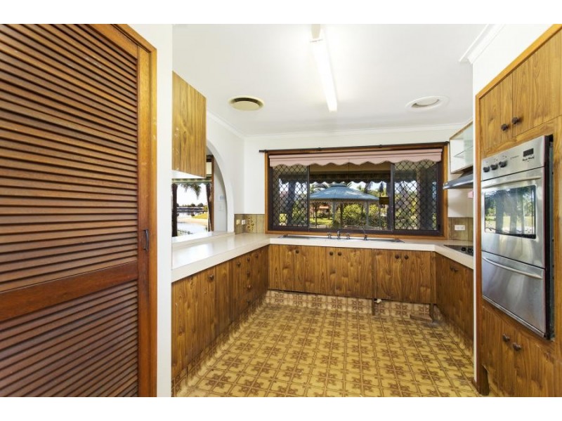 86 Hooker Boulevard, Mermaid Waters QLD 4218