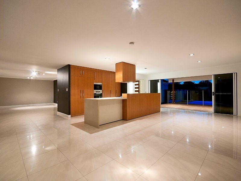 20 Maureen Crt, Broadbeach Waters QLD 4218