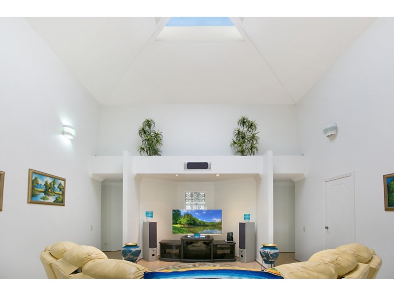 38 Barrier Reef Drive, Mermaid Waters QLD 4218