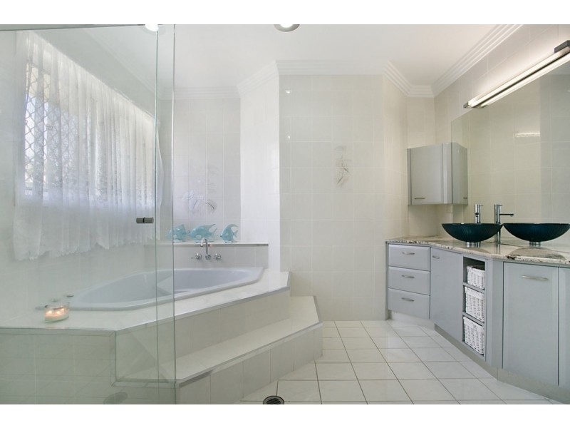 38 Barrier Reef Drive, Mermaid Waters QLD 4218