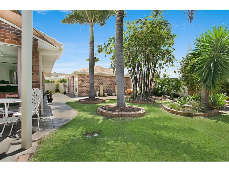 38 Barrier Reef Drive, Mermaid Waters QLD 4218