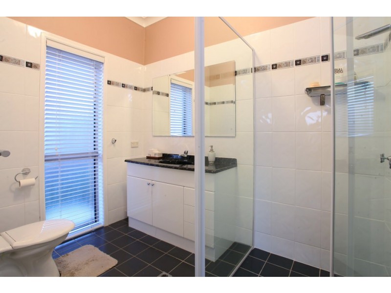 4 Wattle Glen Place, Robina QLD 4226