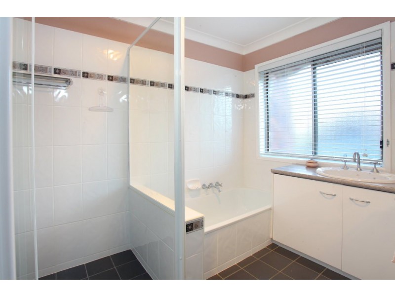 4 Wattle Glen Place, Robina QLD 4226