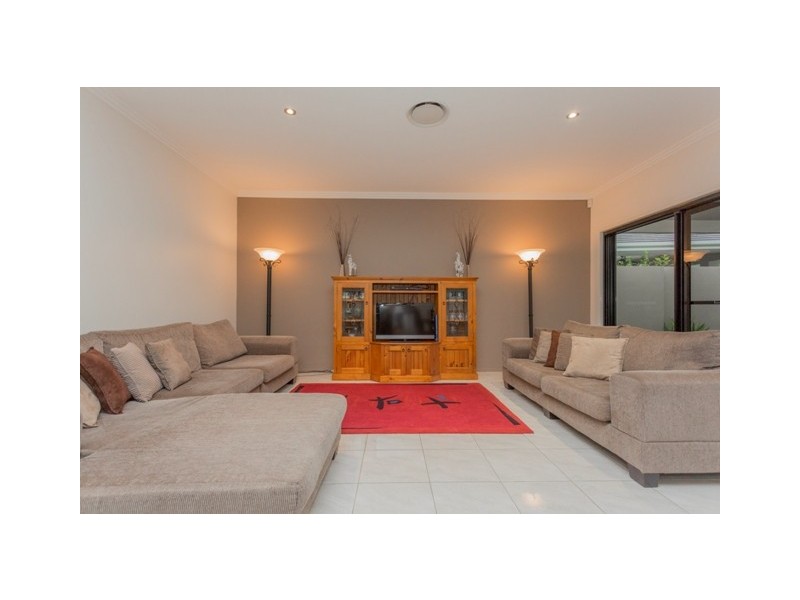 2857 Virginia Drive, Hope Island QLD 4212