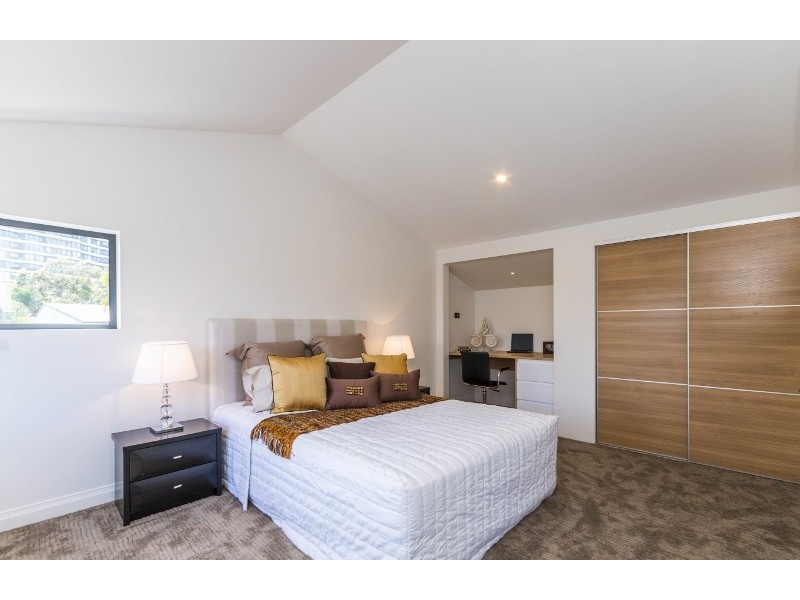 12 Neptune Court, Paradise Waters QLD 4217