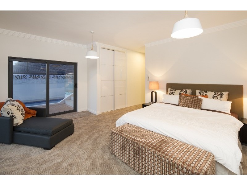 12 Neptune Court, Paradise Waters QLD 4217