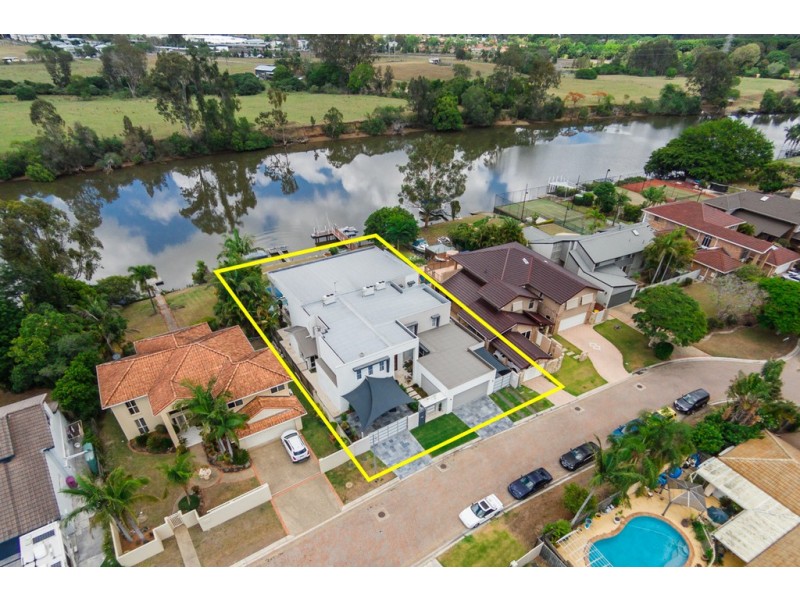 5 Riverbank Court, Ashmore QLD 4214