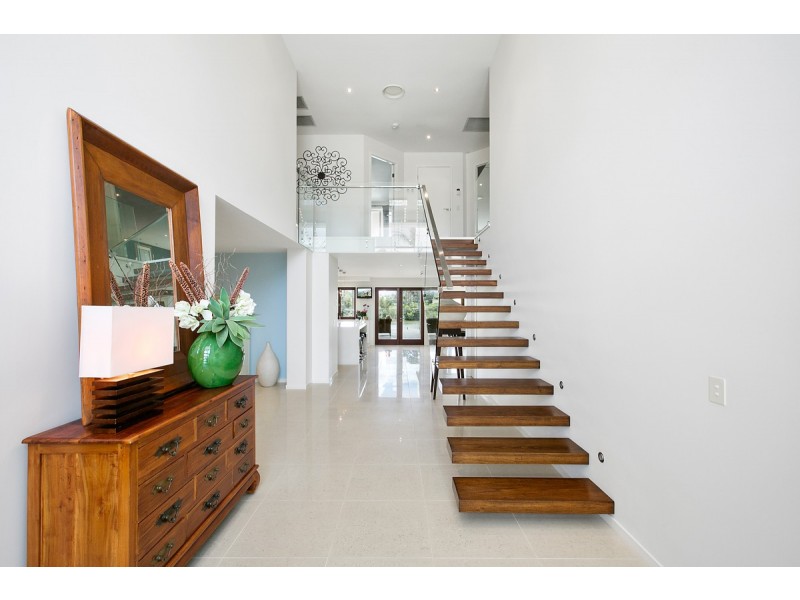 5 Riverbank Court, Ashmore QLD 4214