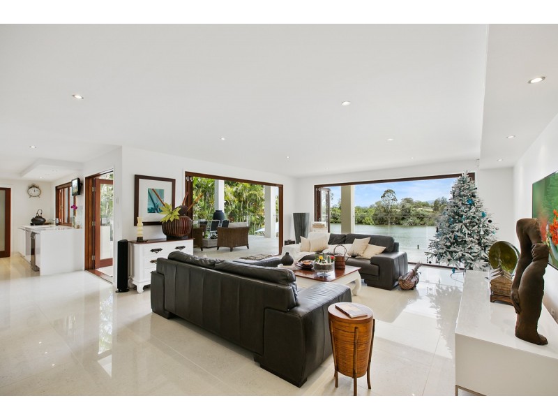 5 Riverbank Court, Ashmore QLD 4214