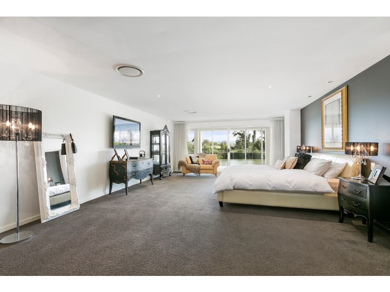 5 Riverbank Court, Ashmore QLD 4214