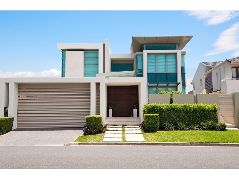 107 Commodore Drive, Paradise Waters QLD 4217