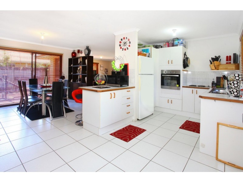 70 Cumberland Dr, Varsity Lakes QLD 4227