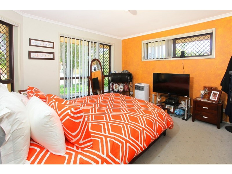 70 Cumberland Dr, Varsity Lakes QLD 4227