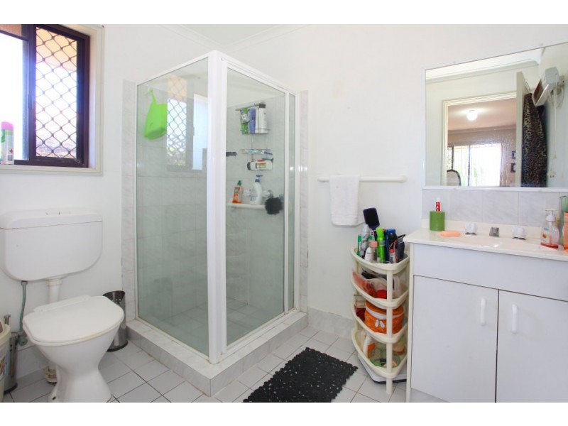 70 Cumberland Dr, Varsity Lakes QLD 4227