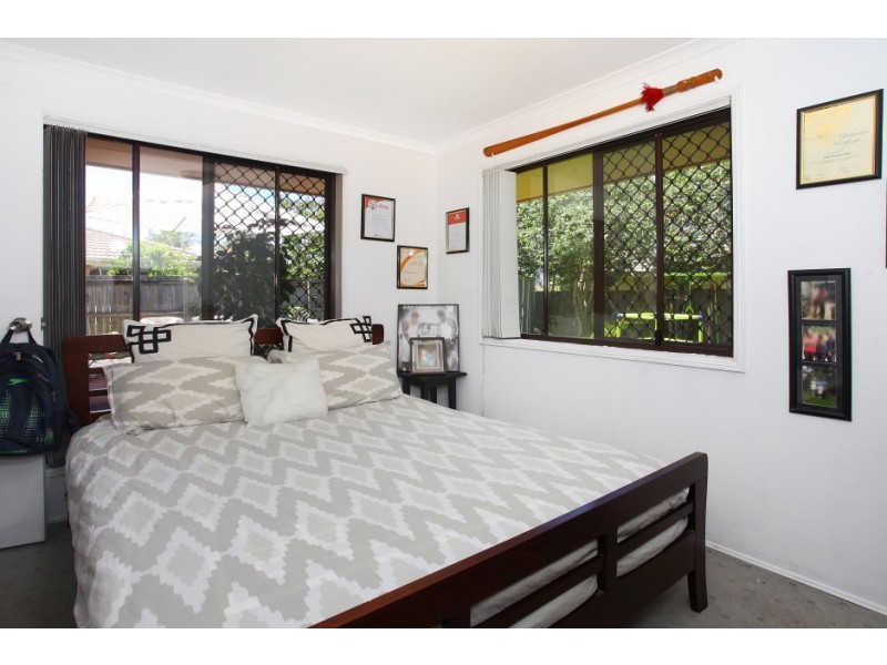 70 Cumberland Dr, Varsity Lakes QLD 4227