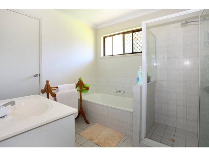 70 Cumberland Dr, Varsity Lakes QLD 4227