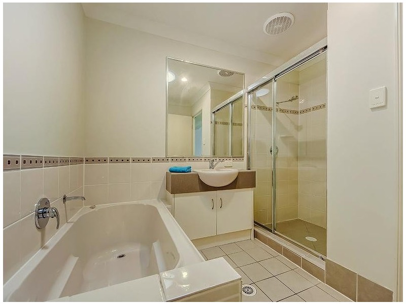 9 Marsh St, Upper Coomera QLD 4209