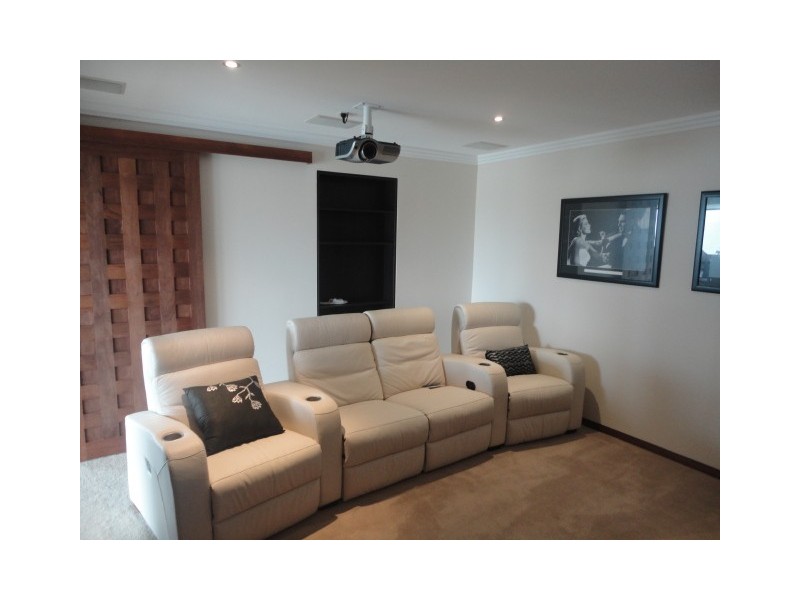 9/36-38 Oatland Esplanade, Runaway Bay QLD 4216