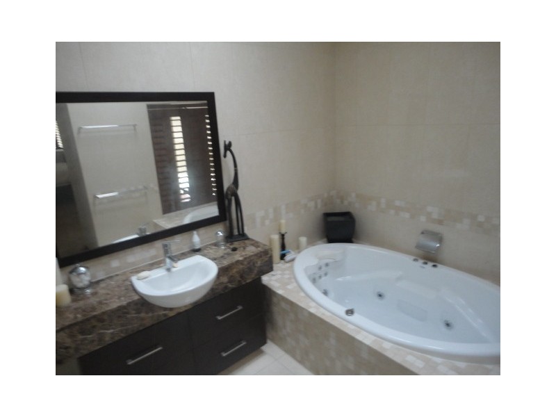 9/36-38 Oatland Esplanade, Runaway Bay QLD 4216