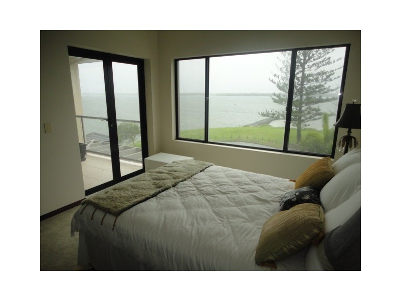 9/36-38 Oatland Esplanade, Runaway Bay QLD 4216
