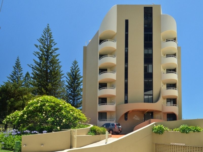 1/255 ‘On the Park’ Hedges Ave, Mermaid Beach QLD 4218