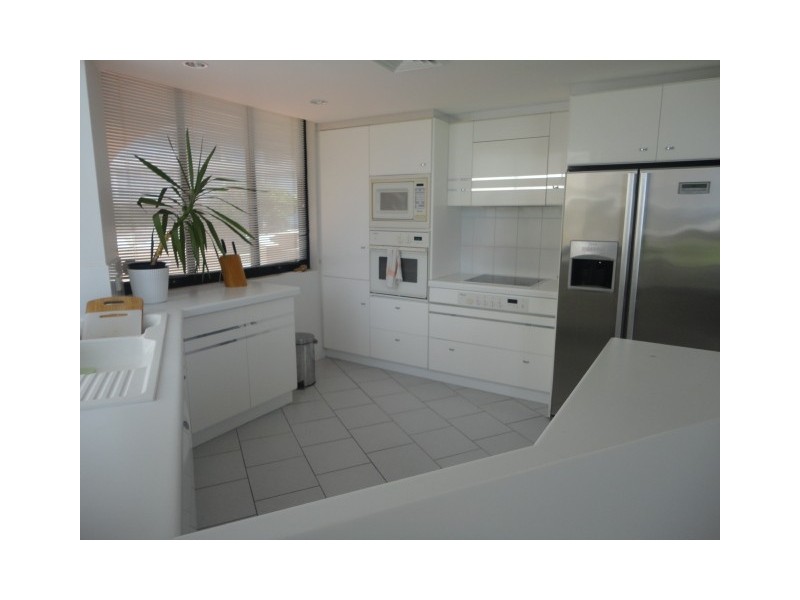 1/255 ‘On the Park’ Hedges Ave, Mermaid Beach QLD 4218