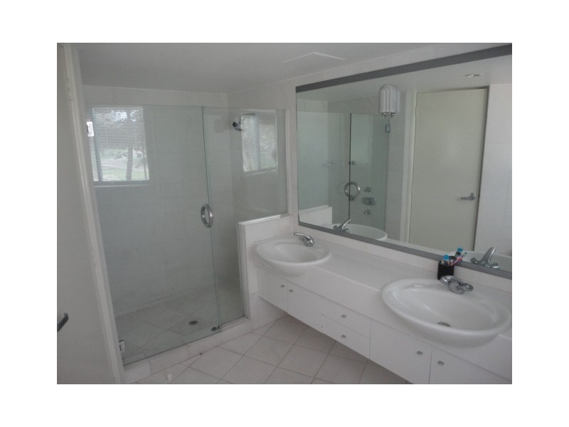 1/255 ‘On the Park’ Hedges Ave, Mermaid Beach QLD 4218