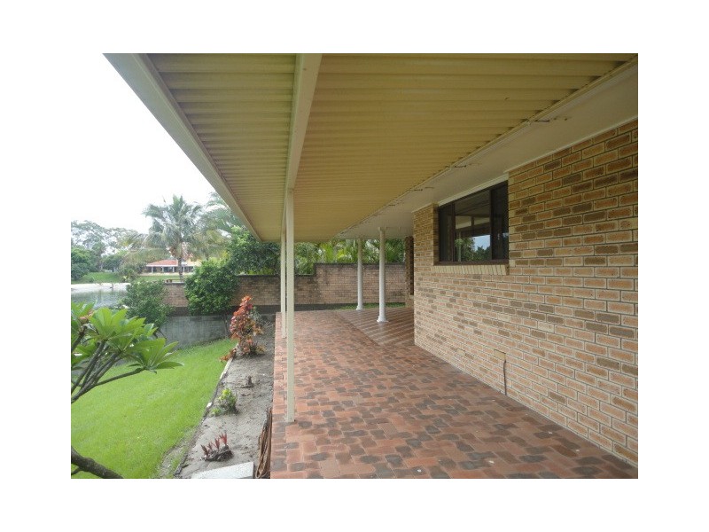 15 Coobowie st, Broadbeach Waters QLD 4218