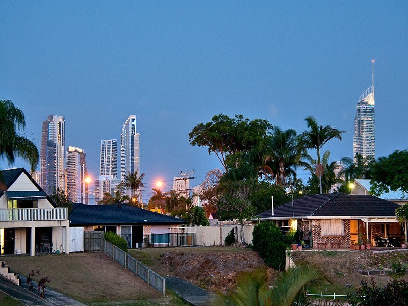 54 Claymore Cres, Sorrento QLD 4217