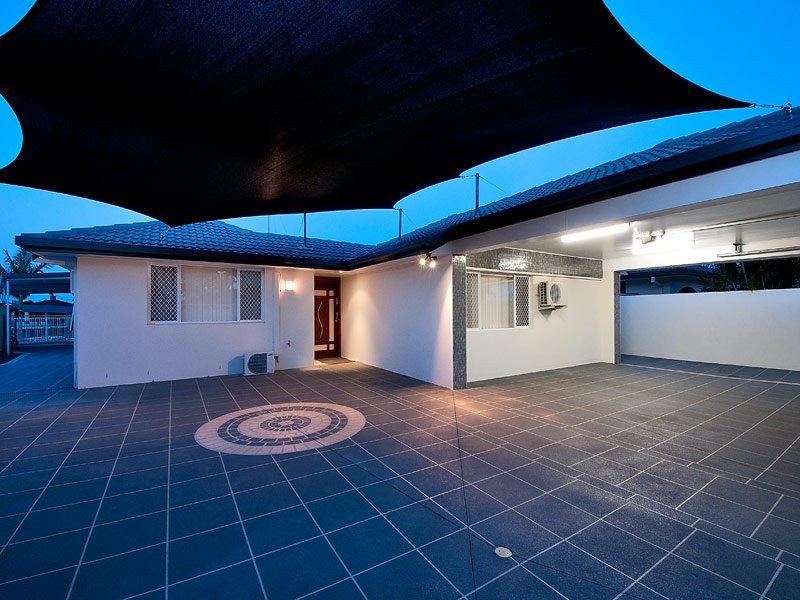 54 Claymore Cres, Sorrento QLD 4217