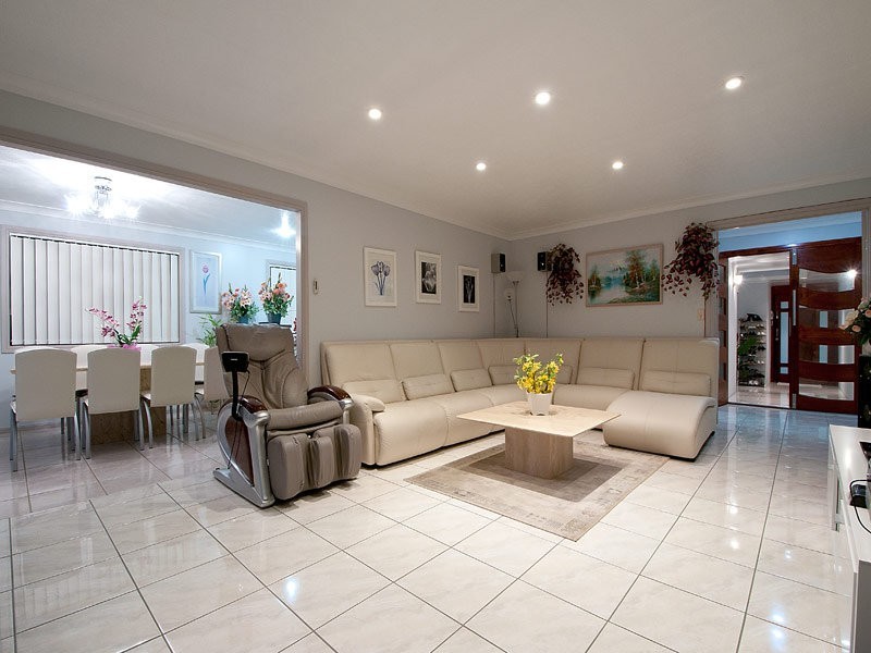 54 Claymore Cres, Sorrento QLD 4217