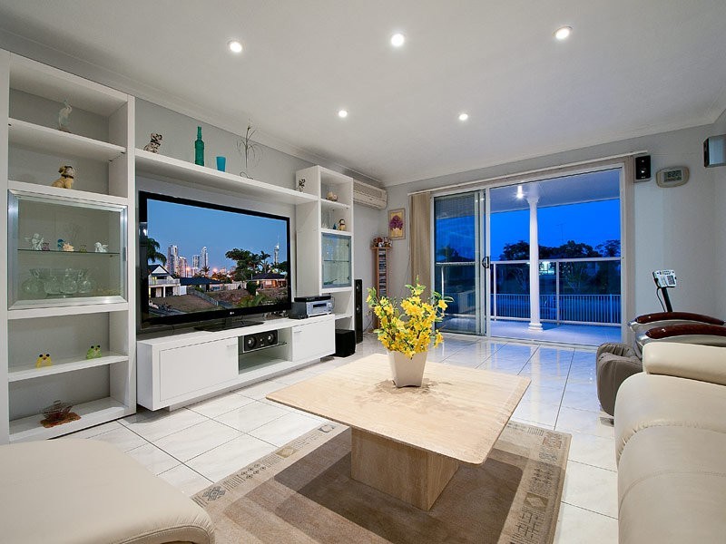 54 Claymore Cres, Sorrento QLD 4217