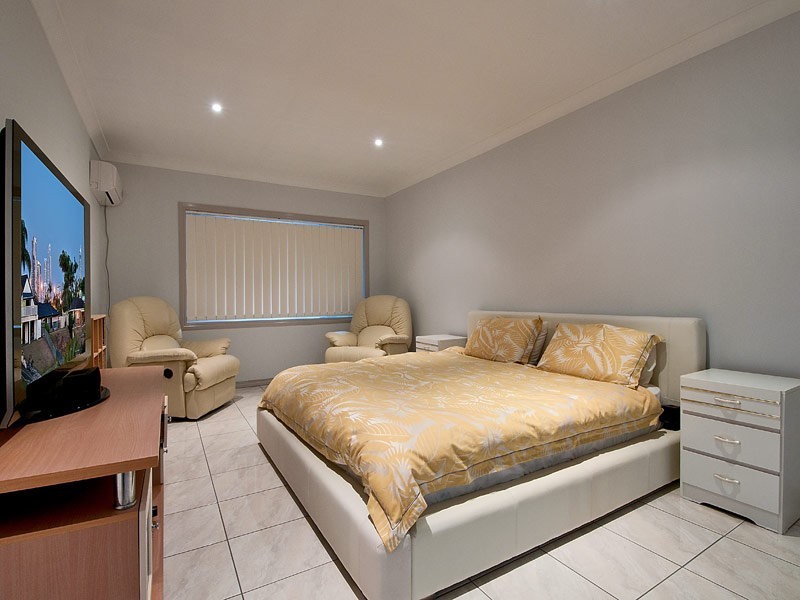 54 Claymore Cres, Sorrento QLD 4217