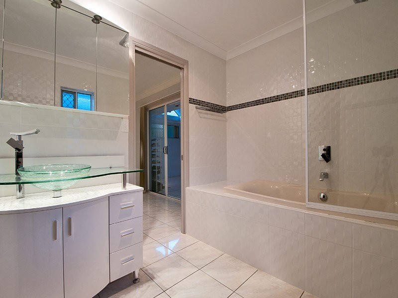54 Claymore Cres, Sorrento QLD 4217