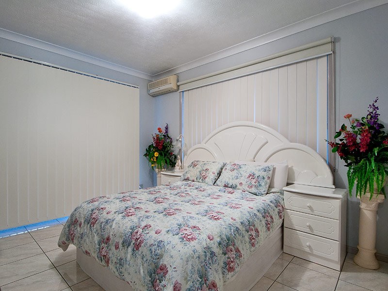 54 Claymore Cres, Sorrento QLD 4217