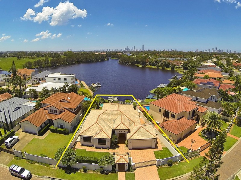5 St Martin Place, Clear Island Waters QLD 4226